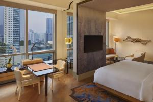 Keraton At The Plaza, part of The Unbound Collection by Hyatt客房内的一张或多张床位