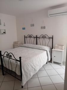 A bed or beds in a room at Angolo di Grecia