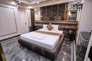a bedroom with a large bed in a room at Bao Ngọc Hotel Dương Nội in Hanoi