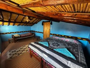 Postel nebo postele na pokoji v ubytování Desert Tours & Camp Chraika