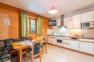 Kuchyň nebo kuchyňský kout v ubytování Matzling Apartment - by myNests
