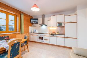 Kuchyň nebo kuchyňský kout v ubytování Matzling Apartment - by myNests