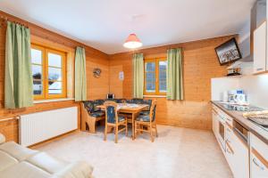 Kuchyň nebo kuchyňský kout v ubytování Matzling Apartment - by myNests