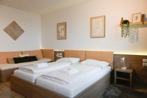 Postel nebo postele na pokoji v ubytování Aparthotel Neudörfl + 18 fotografií