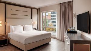 Postel nebo postele na pokoji v ubytování Hilton Munich City