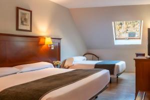 Postel nebo postele na pokoji v ubytování Hesperia Andorra