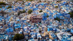 una vista aérea de la ciudad azul de Jodhya en Castle View Haveli, en Jodhpur