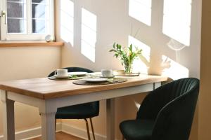 Fotografie z fotogalerie ubytování ALTE FÖRSTEREI - Elegantes Apartment in der historischen Hinterburg Schlitz - nahe Fulda und Bad Hersfeld v destinaci Schlitz