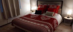 Postel nebo postele na pokoji v ubytování Gîte Traitsanes En Berry Centre Val de Loire