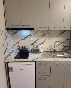 A kitchen or kitchenette at House Spanos