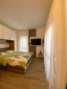 Posteľ alebo postele v izbe v ubytovaní Apartman Emilija