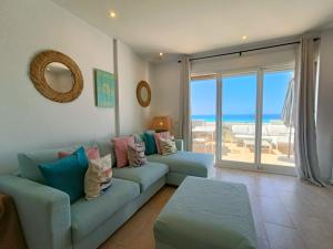Część wypoczynkowa w obiekcie Livingtarifa Apartamento Paradise