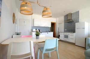 Kuchnia lub aneks kuchenny w obiekcie Livingtarifa Apartamento Paradise