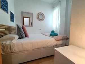 Łóżko lub łóżka w pokoju w obiekcie Livingtarifa Apartamento Paradise