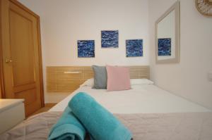 Łóżko lub łóżka w pokoju w obiekcie Livingtarifa Apartamento Paradise