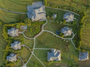 an overhead view of a yard with a house at Echor Hill Farm Cottages Palampur in Pālampur