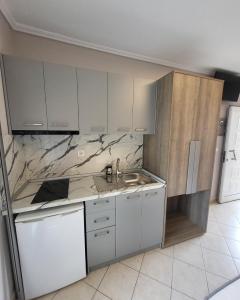 A kitchen or kitchenette at House Spanos