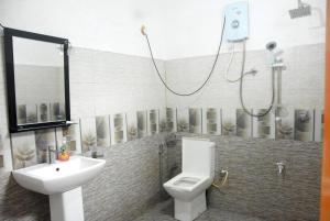 Bagno di Tunnel Side Hotel Ramboda