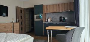 Kuchyň nebo kuchyňský kout v ubytování apartmány Špacír