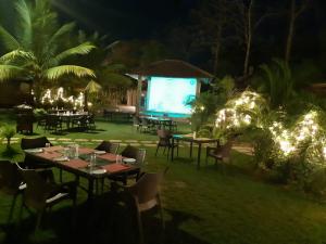 Bazén v ubytování TGN SUITES - HOTEL nebo v jeho okolí