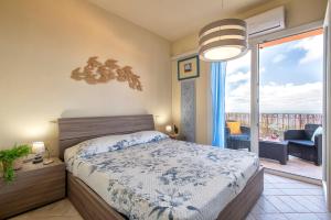 a bedroom with a bed and a view of a balcony at Rifugio Costiero in Cascabraga