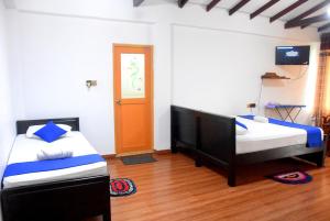 Letto o letti in una camera di Tunnel Side Hotel Ramboda