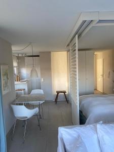 Ένα ή περισσότερα κρεβάτια σε δωμάτιο στο Apartes Studio am See +4 φωτογραφίες