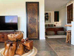 Et tv og/eller underholdning på Krisant Gold Rural Luxury Privat Pool