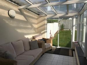 Khu vực ghế ngồi tại St Helens Bay Holiday Home