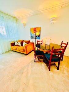 Ruang duduk di Suite Apartment