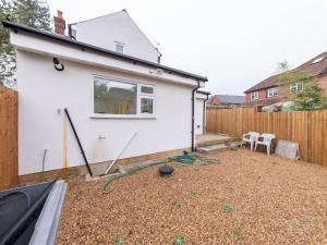Zahrada ubytování Pass the Keys Charming Modern Home in Central Wokingham