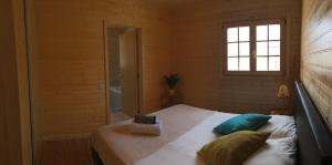 Giường trong phòng chung tại Oporto SurfLodge