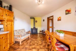 Gallery image of Casa Sabine, appartamento con giardino e vista Rocca in Vesta
