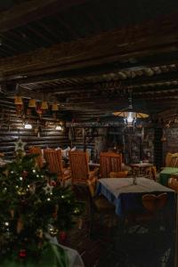 Reštaurácia alebo iné gastronomické zariadenie v ubytovaní Berghotel Blaickner's Sonnalm