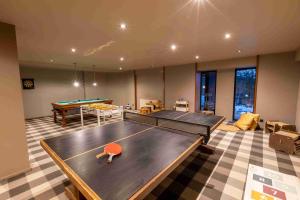 Instalaciones para jugar al tenis de mesa en Las Hayas Ushuaia Resort o alrededores