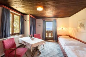 Posteľ alebo postele v izbe v ubytovaní Berghotel Blaickner's Sonnalm