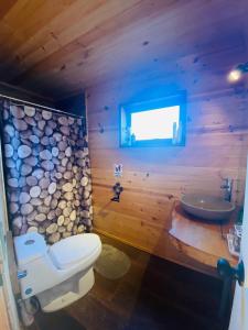 Koupelna v ubytování Casa mediterránea Punta de Lobos Surf