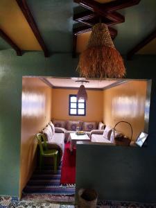 Istumisnurk majutusasutuses Gîte Assonfo Tachdirt
