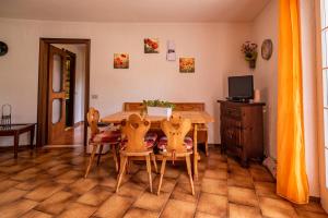 Gallery image of Casa Sabine, appartamento con giardino e vista Rocca in Vesta