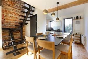 a kitchen and dining room with a table and chairs at NEW- L'Occitane-Maison toulousaine-Centre-Terrasse in Toulouse