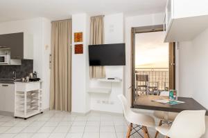 A kitchen or kitchenette at Coltur Suites