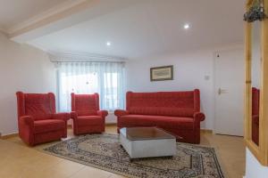 A seating area at Orgona Vendégház