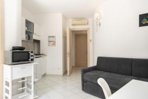 A kitchen or kitchenette at Coltur Suites
