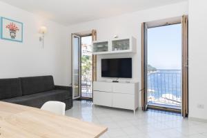 A television and/or entertainment centre at Coltur Suites