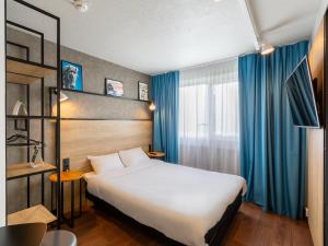 Postel nebo postele na pokoji v ubytování B&B HOTEL Orléans Nord Saran