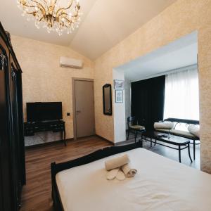 Postel nebo postele na pokoji v ubytování Avrasya Inn Hotel