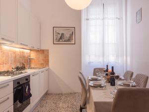 A kitchen or kitchenette at Affittacamere Firenze in Libertà Parterre