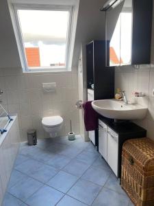 Ένα μπάνιο στο Top Wohnung im Süden von Augsburg