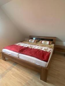 Ένα ή περισσότερα κρεβάτια σε δωμάτιο στο Top Wohnung im Süden von Augsburg