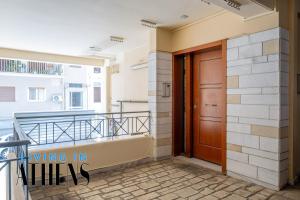 Ein Balkon oder eine Terrasse in der Unterkunft Athenian Exclusive residence 4&2 ppl